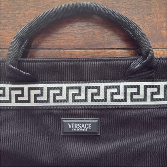 NWB,Versace Black and White Tote Bag
🖤🤍 - Picture 2 of 6